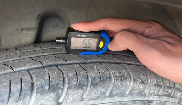 2022 Mahindra XUV300 W8 (O) 1.2 PETROL, Petrol, Manual, 21,390 km, tyre