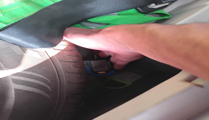 2022 Mahindra XUV300 W8 (O) 1.2 PETROL, Petrol, Manual, 21,390 km, tyre