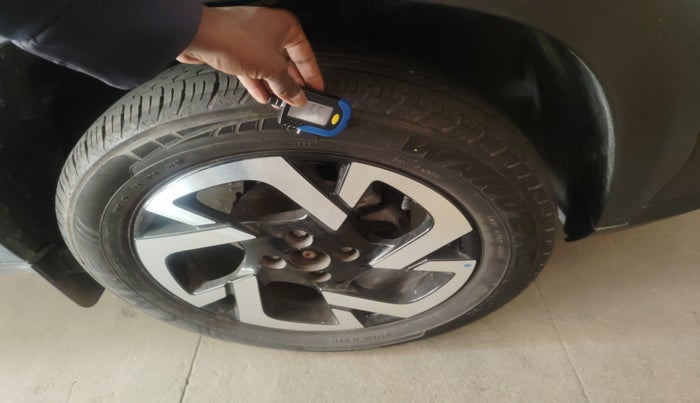 2022 Nissan MAGNITE XV MT, Petrol, Manual, 1,781 km, tyre