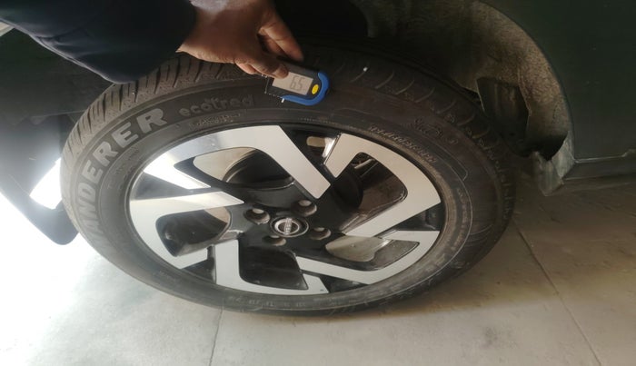 2022 Nissan MAGNITE XV MT, Petrol, Manual, 1,781 km, tyre