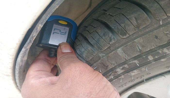 2013 Honda Brio V MT, Petrol, Manual, 68,280 km, tyre