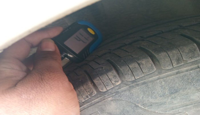 2013 Honda Brio V MT, Petrol, Manual, 68,280 km, tyre