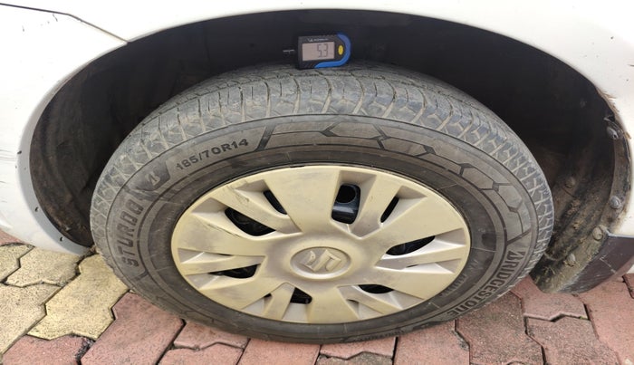 2012 Maruti Swift VXI, Petrol, Manual, 3,10,303 km, tyre