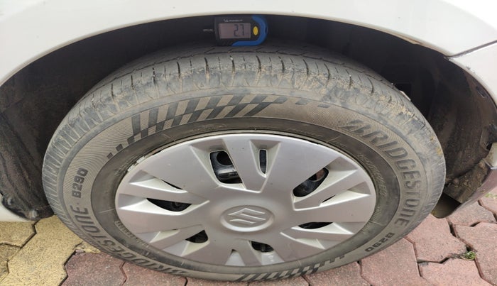 2012 Maruti Swift VXI, Petrol, Manual, 3,10,303 km, tyre