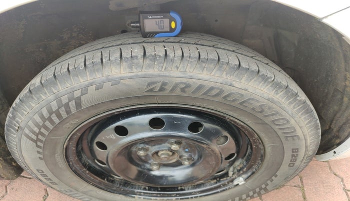 2012 Maruti Swift VXI, Petrol, Manual, 3,10,303 km, tyre