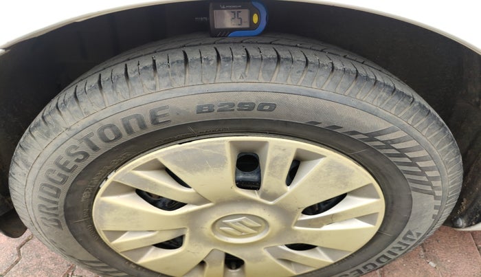 2012 Maruti Swift VXI, Petrol, Manual, 3,10,303 km, tyre