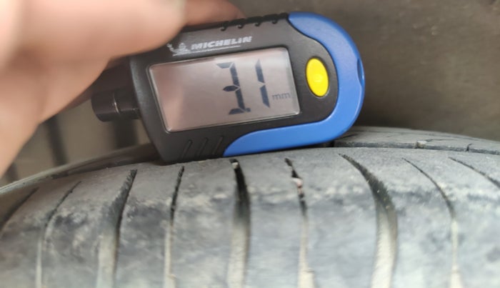 2012 Maruti Swift VXI, Petrol, Manual, 3,10,303 km, tyre