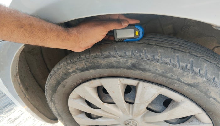 2011 Toyota Etios G, Petrol, Manual, 1,08,608 km, tyre