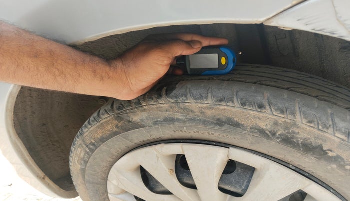 2011 Toyota Etios G, Petrol, Manual, 1,08,608 km, tyre