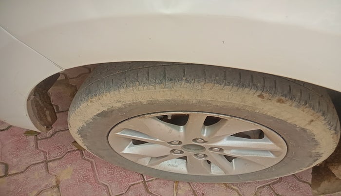 2017 Toyota Innova Crysta 2.8 ZX AT 7 STR, Diesel, Automatic, 3,41,980 km, tyre