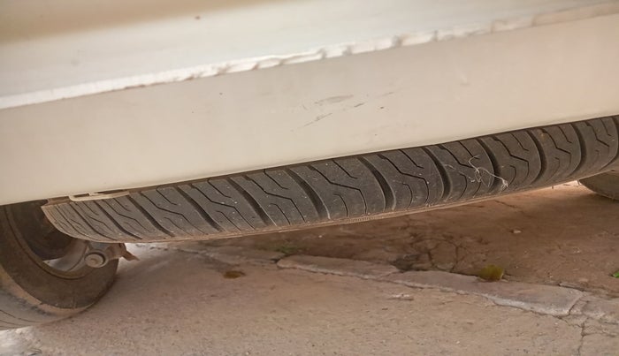 2017 Toyota Innova Crysta 2.8 ZX AT 7 STR, Diesel, Automatic, 3,41,980 km, tyre