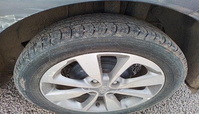 2017 Hyundai Elite i20 ASTA 1.2 (O), Petrol, Manual, 33,737 km, tyre