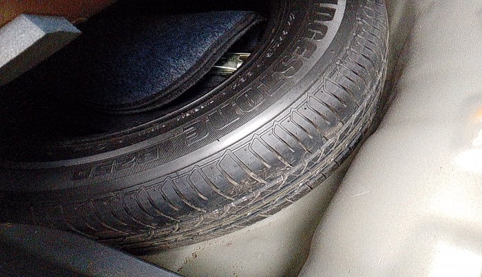 2017 Hyundai Elite i20 ASTA 1.2 (O), Petrol, Manual, 33,737 km, tyre