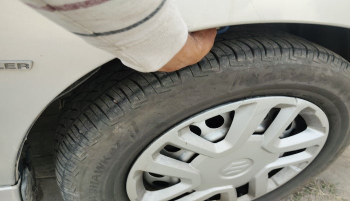 2012 Toyota Innova 2.5 G 7 STR, Diesel, Manual, 2,34,538 km, tyre