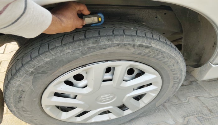 2012 Toyota Innova 2.5 G 7 STR, Diesel, Manual, 2,34,538 km, tyre