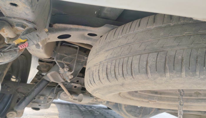 2012 Toyota Innova 2.5 G 7 STR, Diesel, Manual, 2,34,538 km, tyre