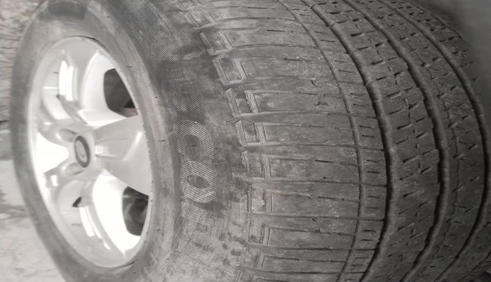 2012 Mahindra XUV500 W8, Diesel, Manual, 94,114 km, tyre