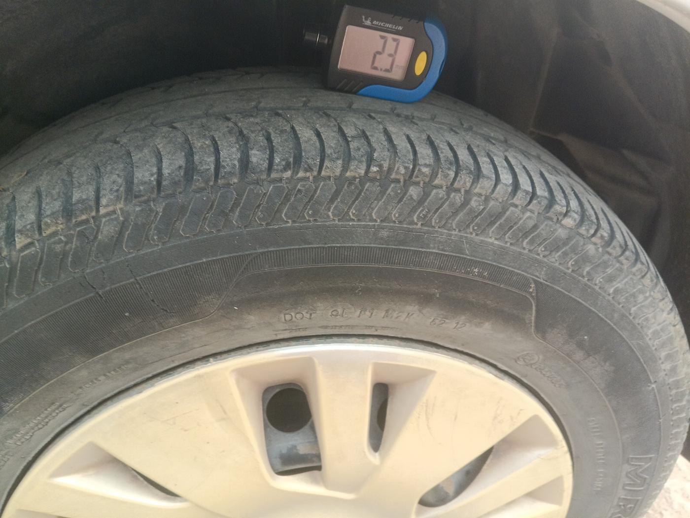 2013 Maruti Swift Dzire VXI, Petrol, Manual, 32,568 km, tyre