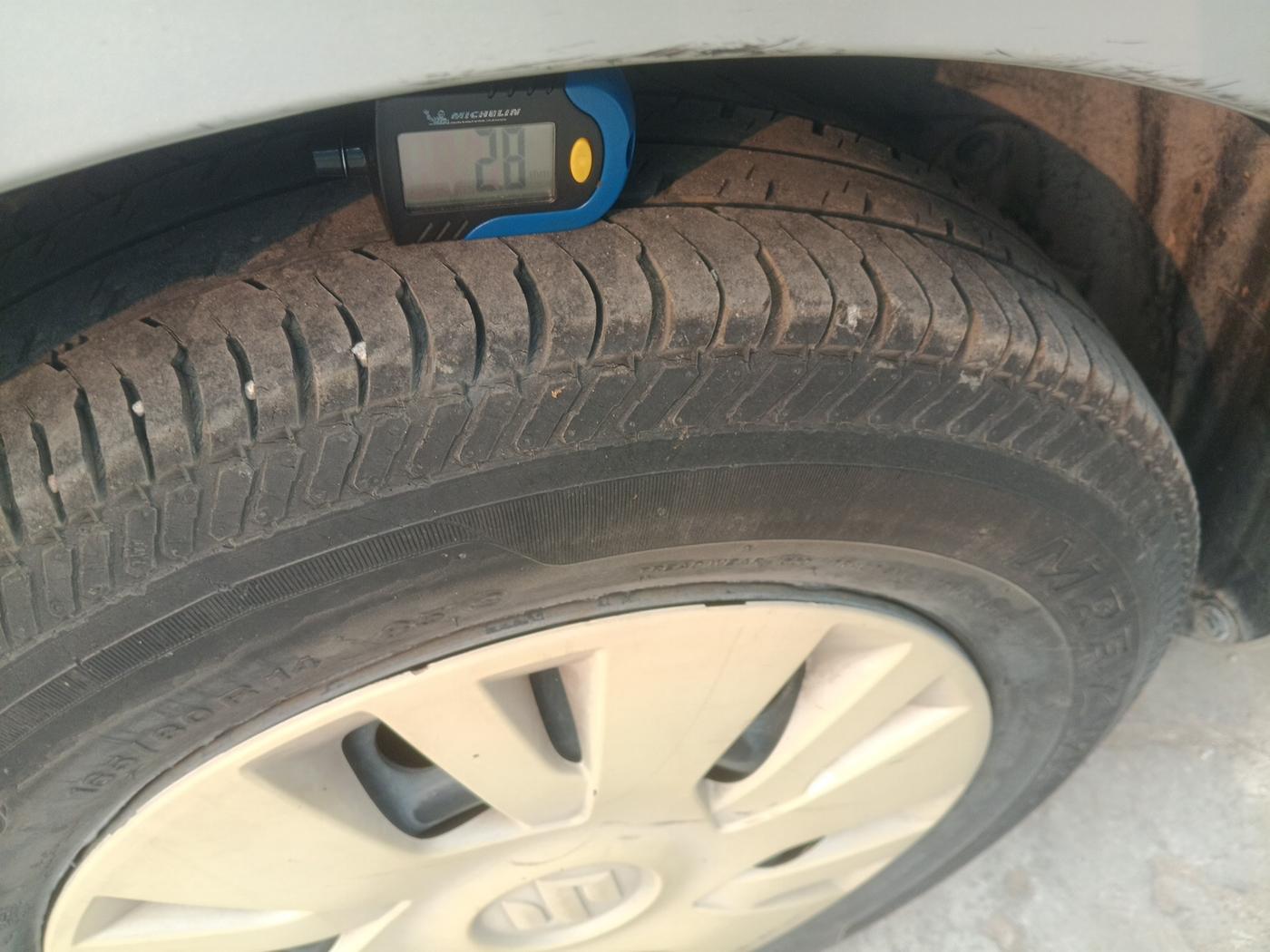 2013 Maruti Swift Dzire VXI, Petrol, Manual, 32,568 km, tyre
