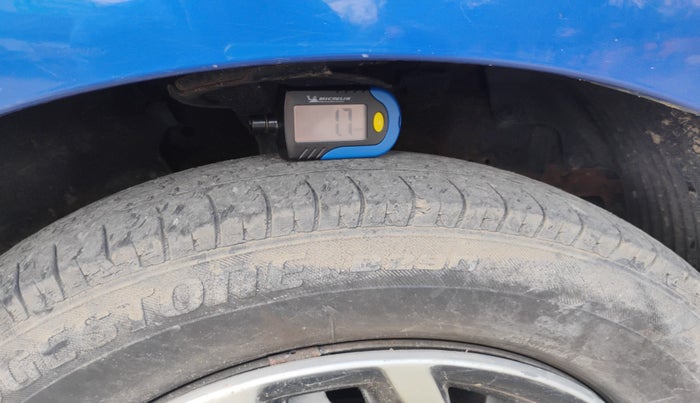 2013 Hyundai Eon ERA +, Petrol, Manual, 1,06,323 km, tyre