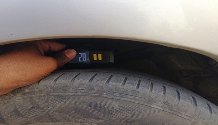 2017 Maruti Ertiga VDI SHVS, Diesel, Manual, 2,16,933 km, tyre