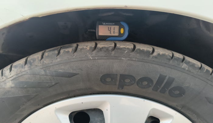 2013 Hyundai i10 MAGNA 1.2, Petrol, Manual, 1,37,467 km, tyre