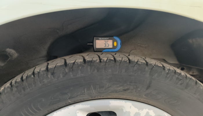 2013 Hyundai i10 MAGNA 1.2, Petrol, Manual, 1,37,467 km, tyre