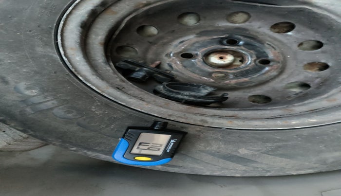 2013 Hyundai i10 MAGNA 1.2, Petrol, Manual, 1,37,467 km, tyre