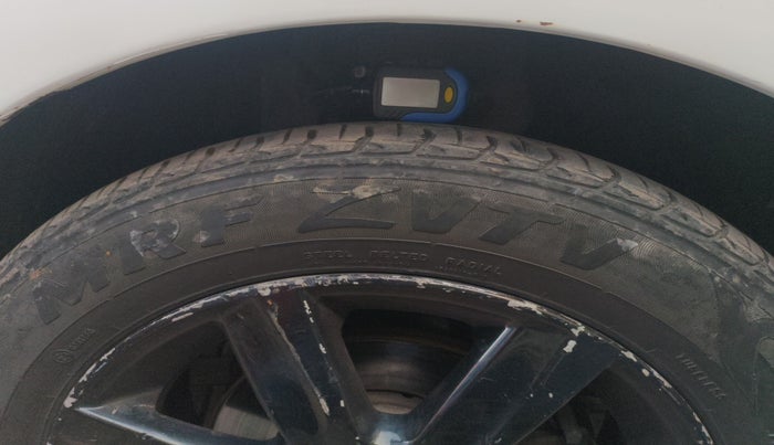 2011 Volkswagen Polo HIGHLINE DIESEL, Diesel, Manual, 1,43,468 km, tyre