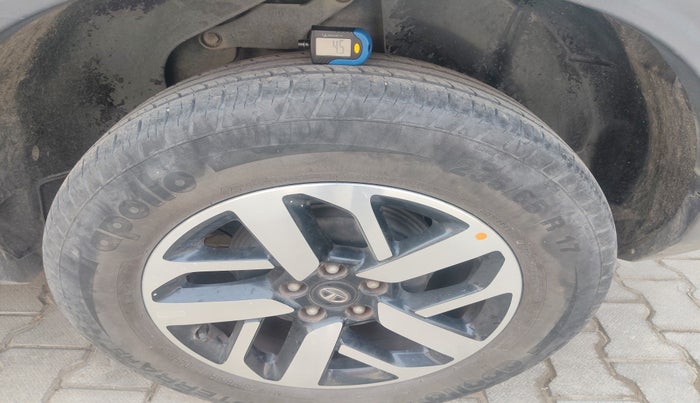 2020 Tata Harrier XZA PLUS 2.0L, Diesel, Automatic, 43,000 km, tyre