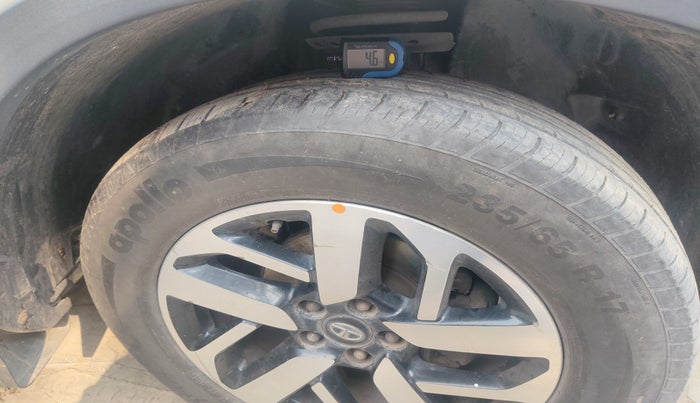 2020 Tata Harrier XZA PLUS 2.0L, Diesel, Automatic, 43,000 km, tyre