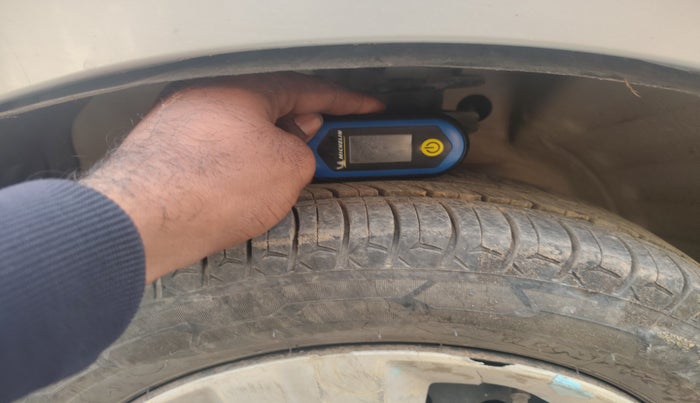 2015 Maruti Wagon R 1.0 VXI, Petrol, Manual, 82,133 km, tyre