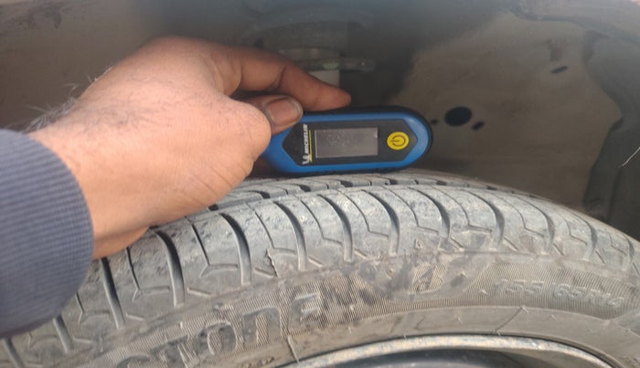 2015 Maruti Wagon R 1.0 VXI, Petrol, Manual, 82,133 km, tyre