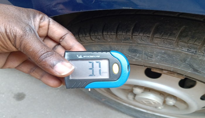 2016 Hyundai Eon ERA +, Petrol, Manual, 28,293 km, tyre