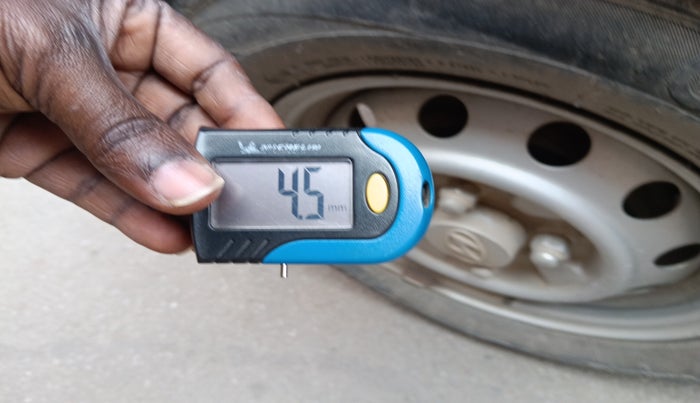 2016 Hyundai Eon ERA +, Petrol, Manual, 28,293 km, tyre