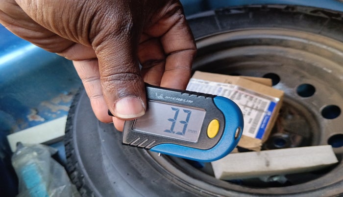 2016 Hyundai Eon ERA +, Petrol, Manual, 28,293 km, tyre