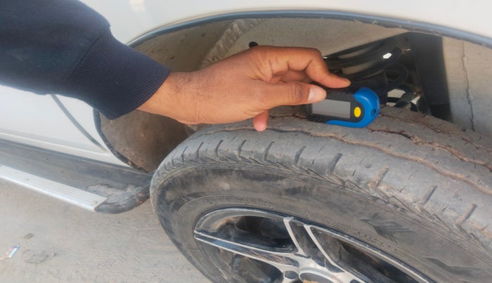 2023 Maruti Eeco 5 STR AC CNG, Petrol, Manual, 65,000 km, tyre