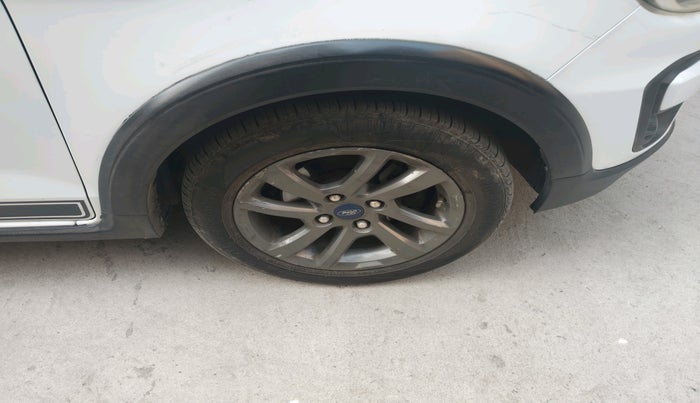 2018 Ford FREESTYLE TITANIUM 1.2 PETROL, Petrol, Manual, 82,784 km, tyre