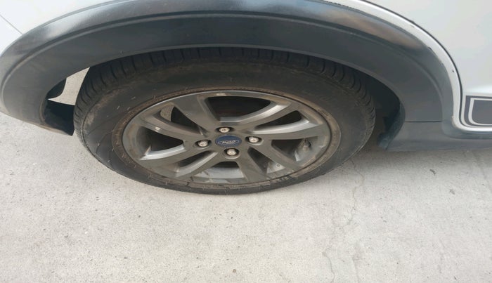 2018 Ford FREESTYLE TITANIUM 1.2 PETROL, Petrol, Manual, 82,784 km, tyre