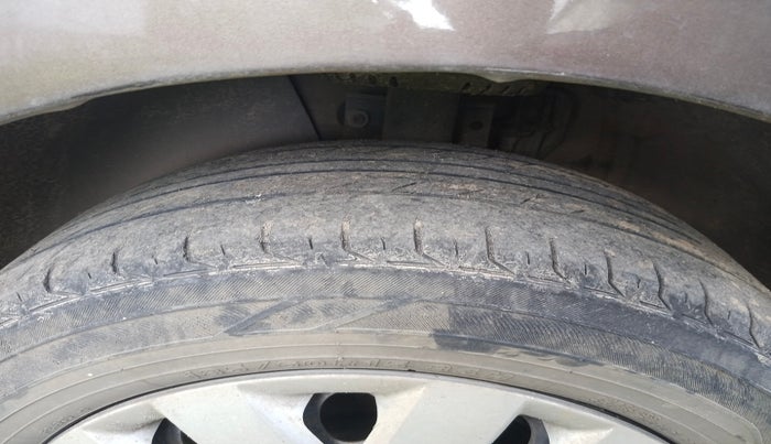 2016 Volkswagen Ameo COMFORTLINE 1.2L, Petrol, Manual, 1,05,711 km, tyre