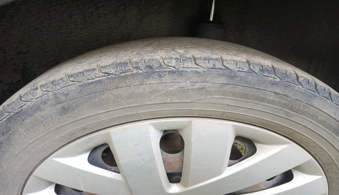 2016 Volkswagen Ameo COMFORTLINE 1.2L, Petrol, Manual, 1,05,711 km, tyre