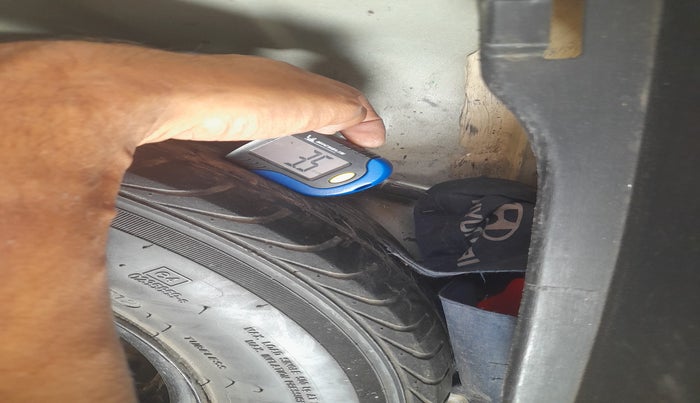 2012 Hyundai i20 MAGNA 1.2, Petrol, Manual, 1,35,894 km, tyre