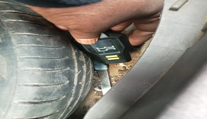 2011 Maruti Zen Estilo VXI, Petrol, Manual, 85,219 km, tyre