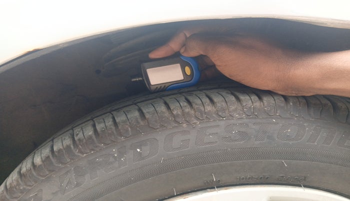 2013 Maruti Swift Dzire VXI AT, Petrol, Automatic, 1,29,253 km, tyre