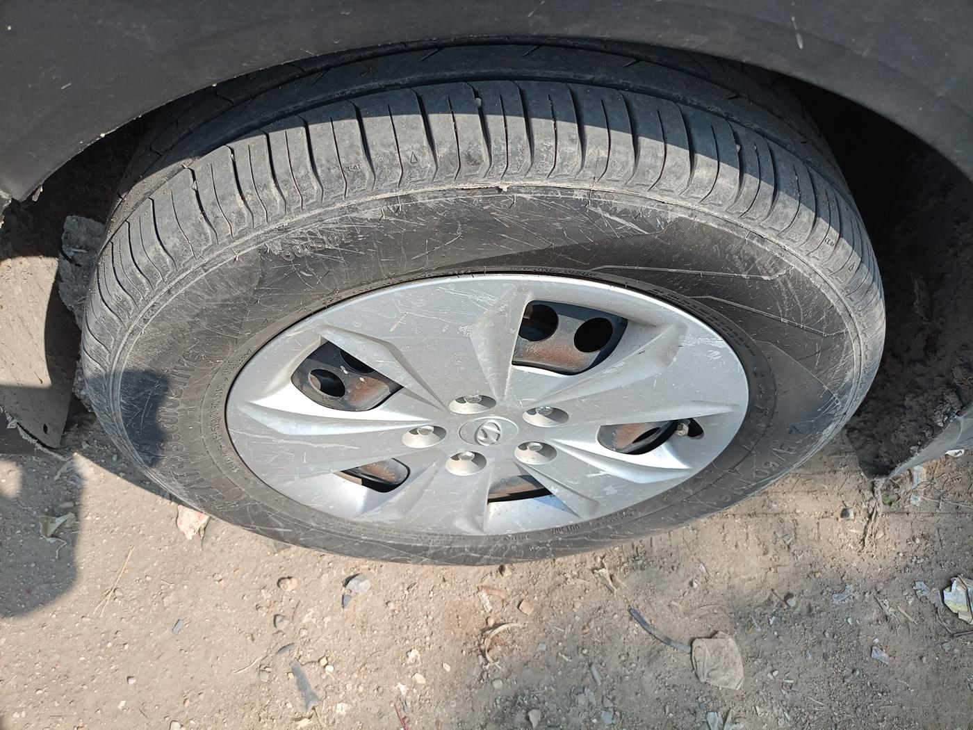 2017 Hyundai Creta E PLUS 1.4 DIESEL, Diesel, Manual, 1,02,460 km, tyre