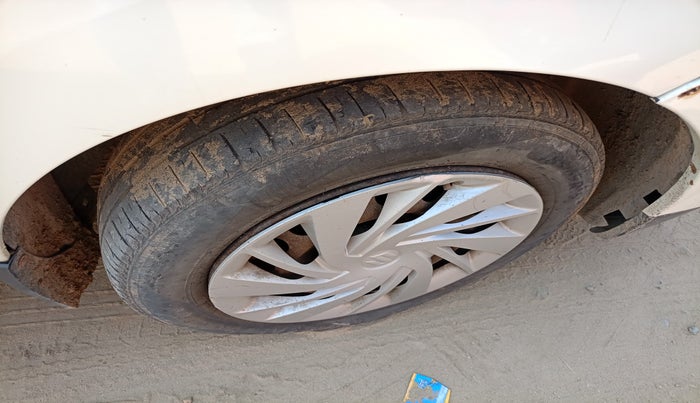 2017 Renault Lodgy 85 PS RXE 8 STR, Diesel, Manual, 1,49,581 km, tyre