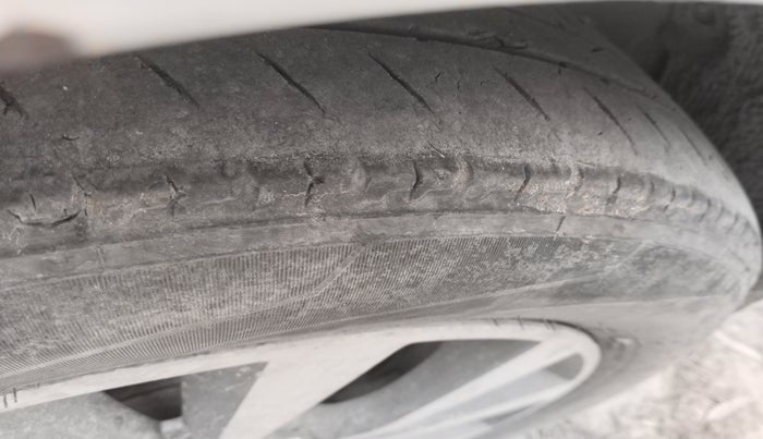 2016 Hyundai Verna 1.6 VTVT SX, Diesel, Manual, 1,55,017 km, tyre