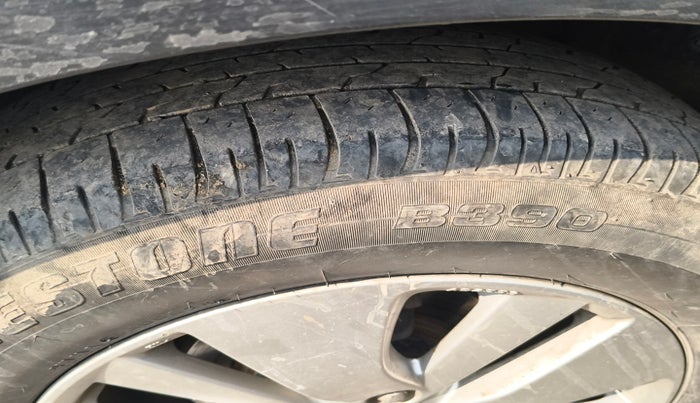 2015 Maruti S Cross ALPHA 1.6, Diesel, Manual, 1,01,601 km, tyre