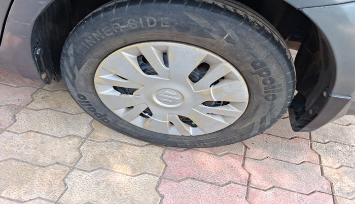 2011 Maruti Swift VXI, Petrol, Manual, 1,73,292 km, tyre