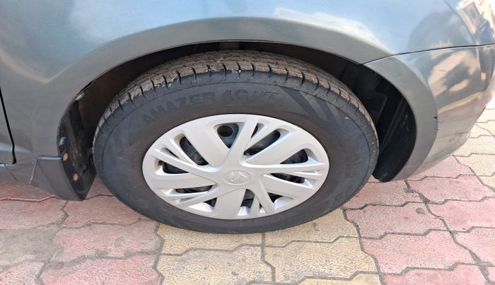 2011 Maruti Swift VXI, Petrol, Manual, 1,73,292 km, tyre